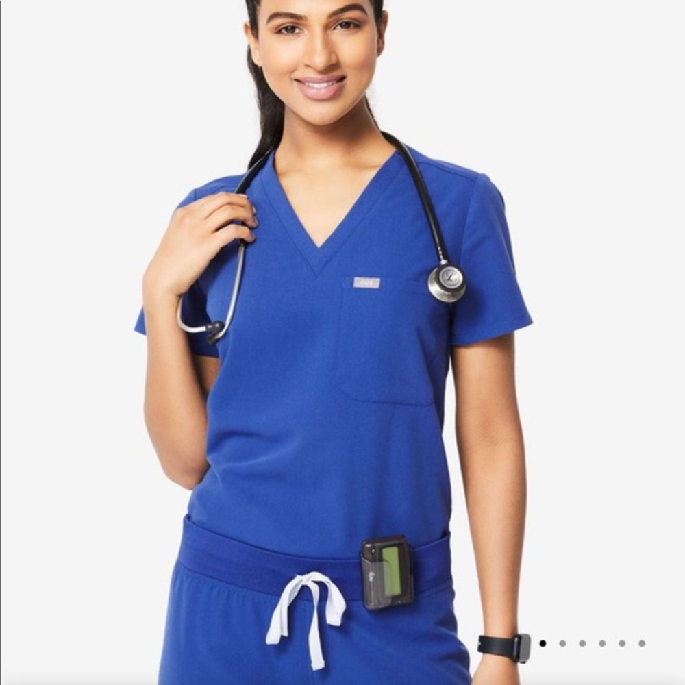 Figs scrub top